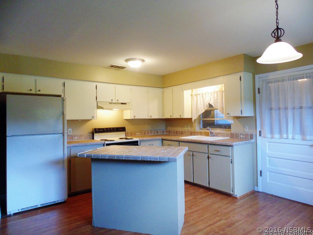1914 Queen Palm Dr., Edgewater, FL 32141