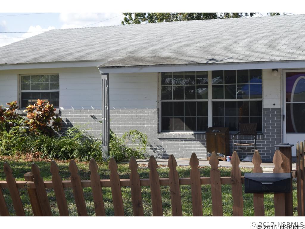 696 Mary St., Edgewater, FL 32132