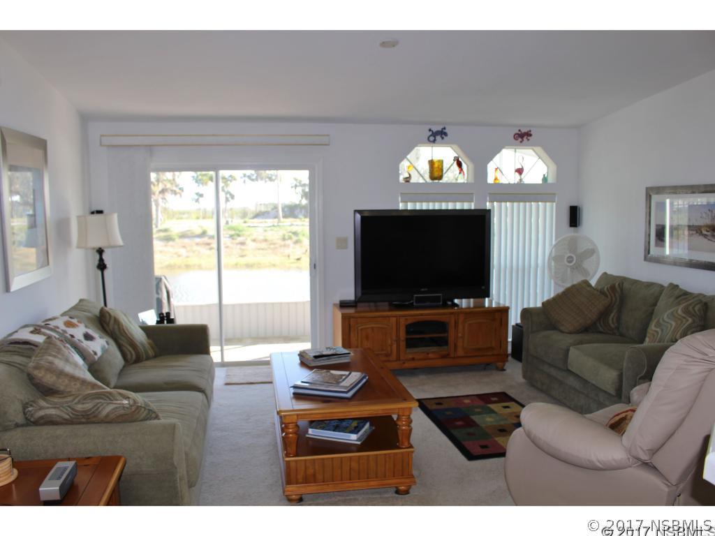 475 Sioux Blvd., Oak Hill, FL 32759