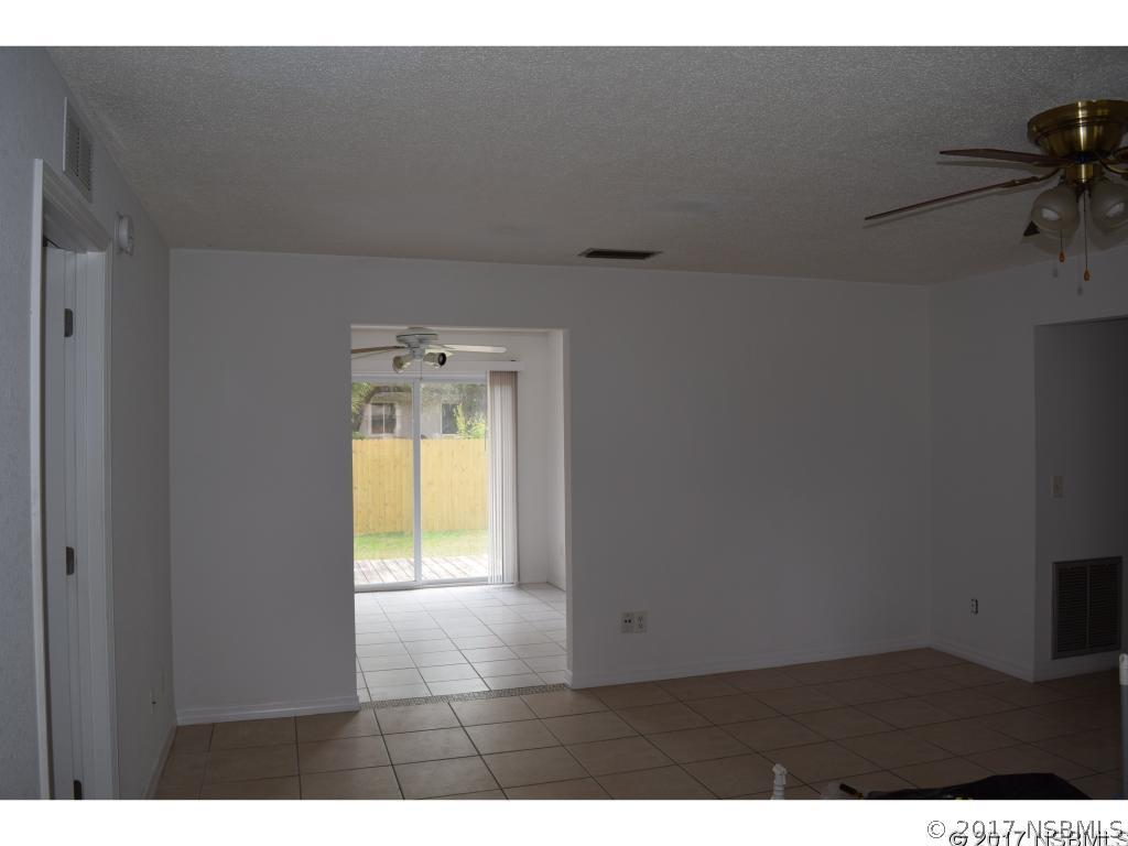 1717 Pine Tree Dr., Edgewater, FL 32132