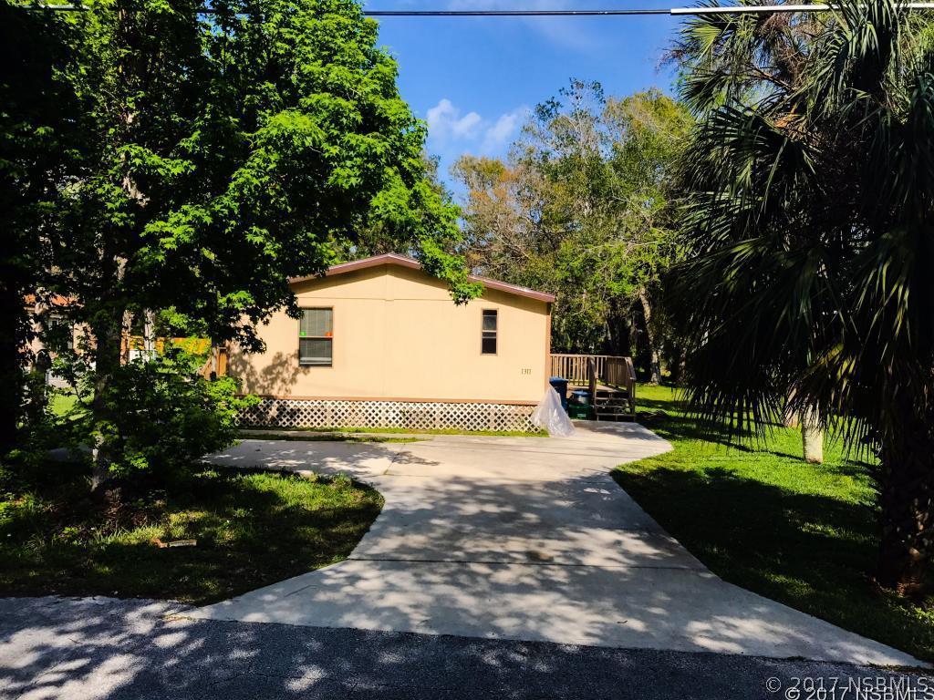 1311 Elizabeth St., New Smyrna Beach, FL 32168
