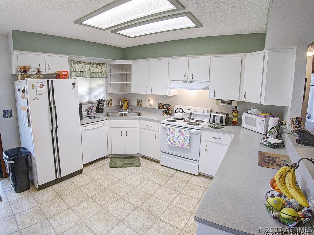 3327 Pine Tree Dr., Edgewater, FL 32141