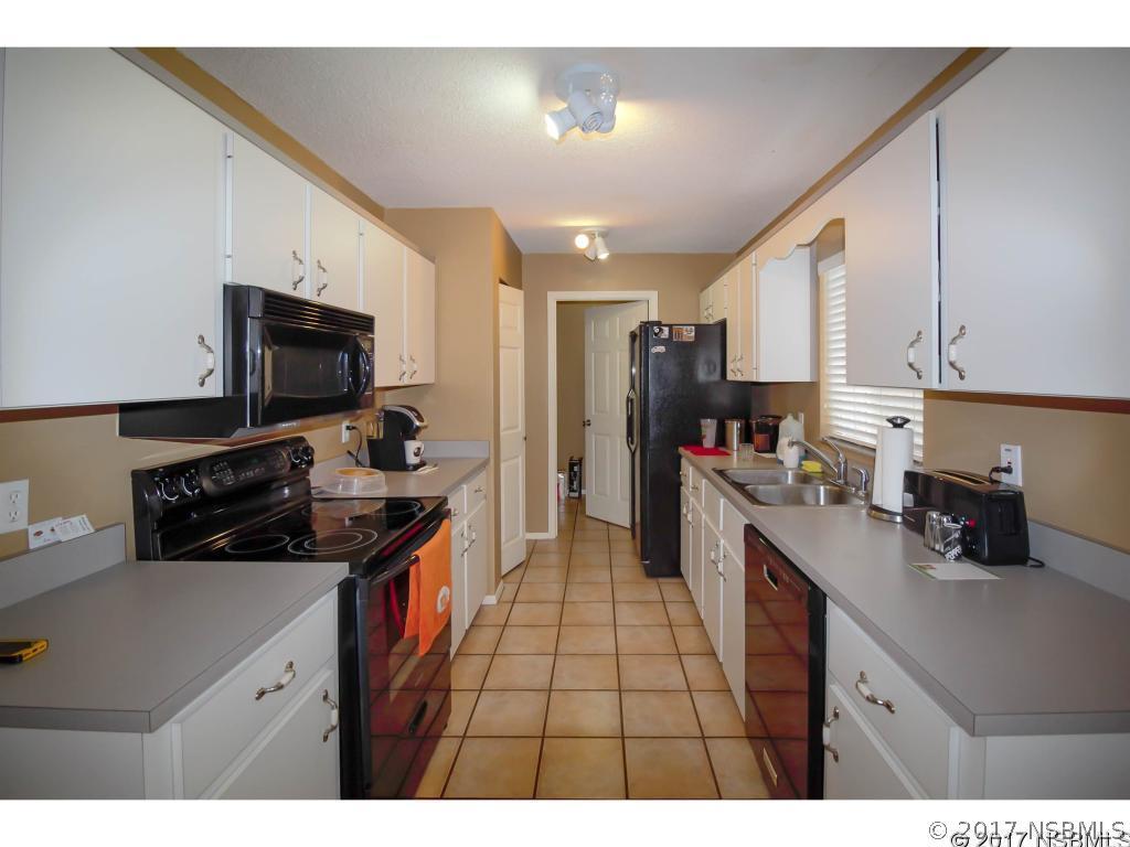 3015 Pine Tree Dr., Edgewater, FL 32141