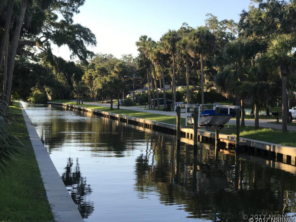 17 Oak St., Port Orange, FL 32127