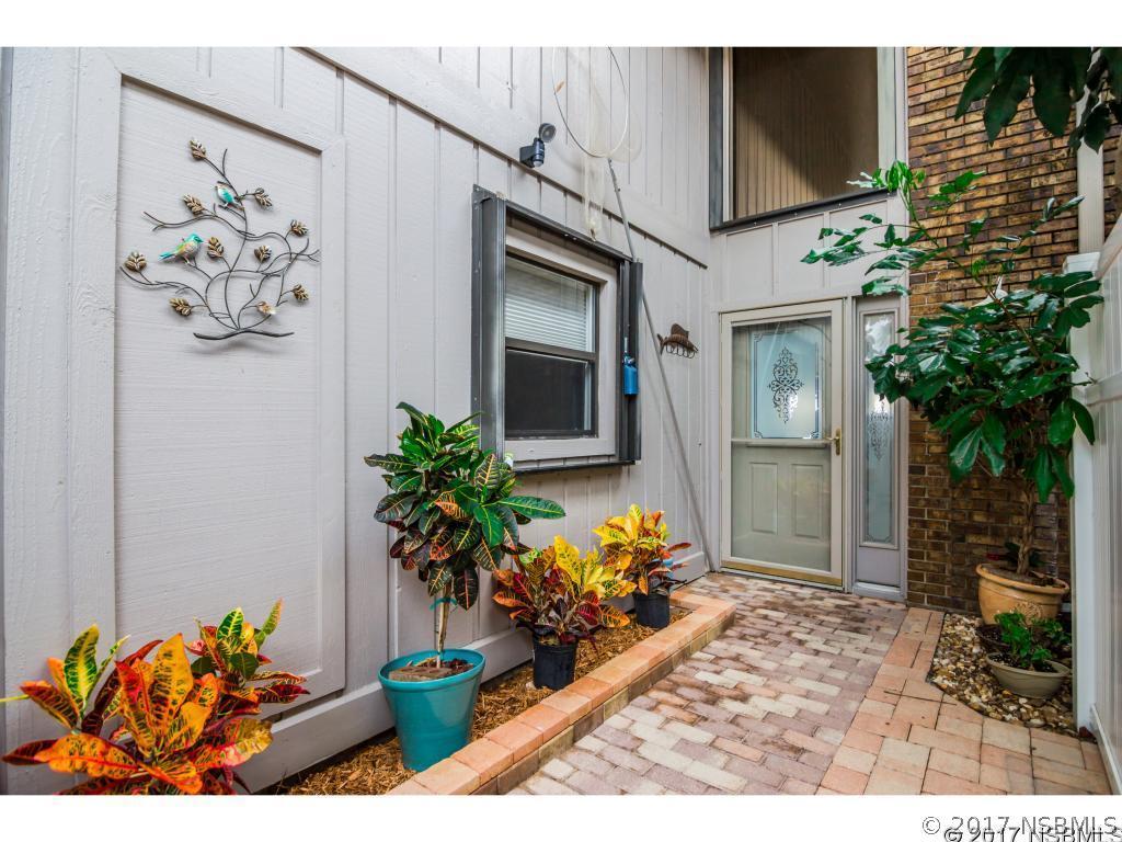 160 Breezeway Ct., New Smyrna Beach, FL 32169