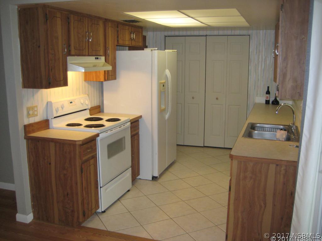 25 Laughing Gull Ln., Edgewater, FL 32141