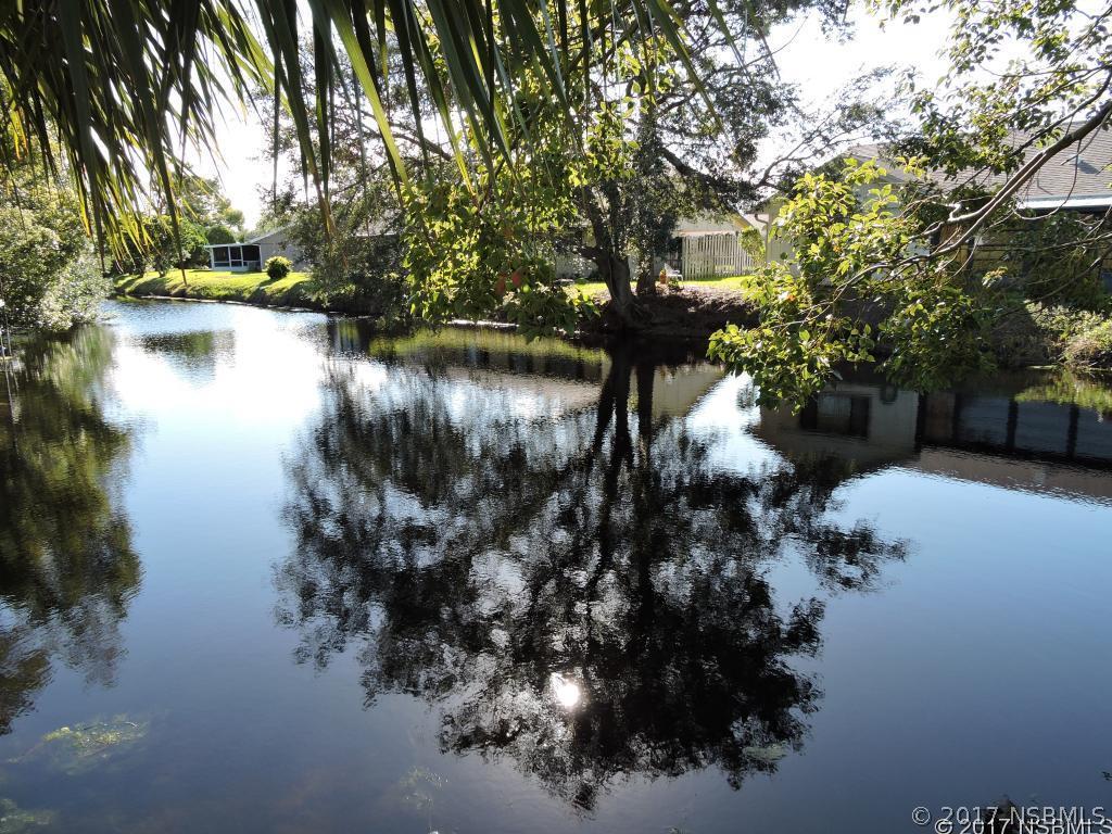 3 Bogey Cir., New Smyrna Beach, FL 32168