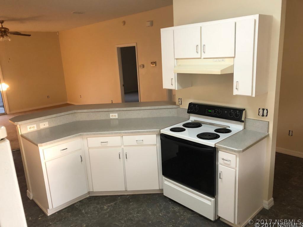 1819 Umbrella Tree Dr., Edgewater, FL 32132
