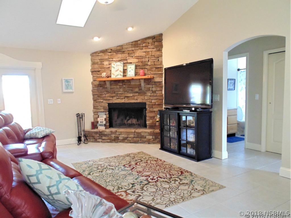 1943 Fern Palm Dr., Edgewater, FL 32141