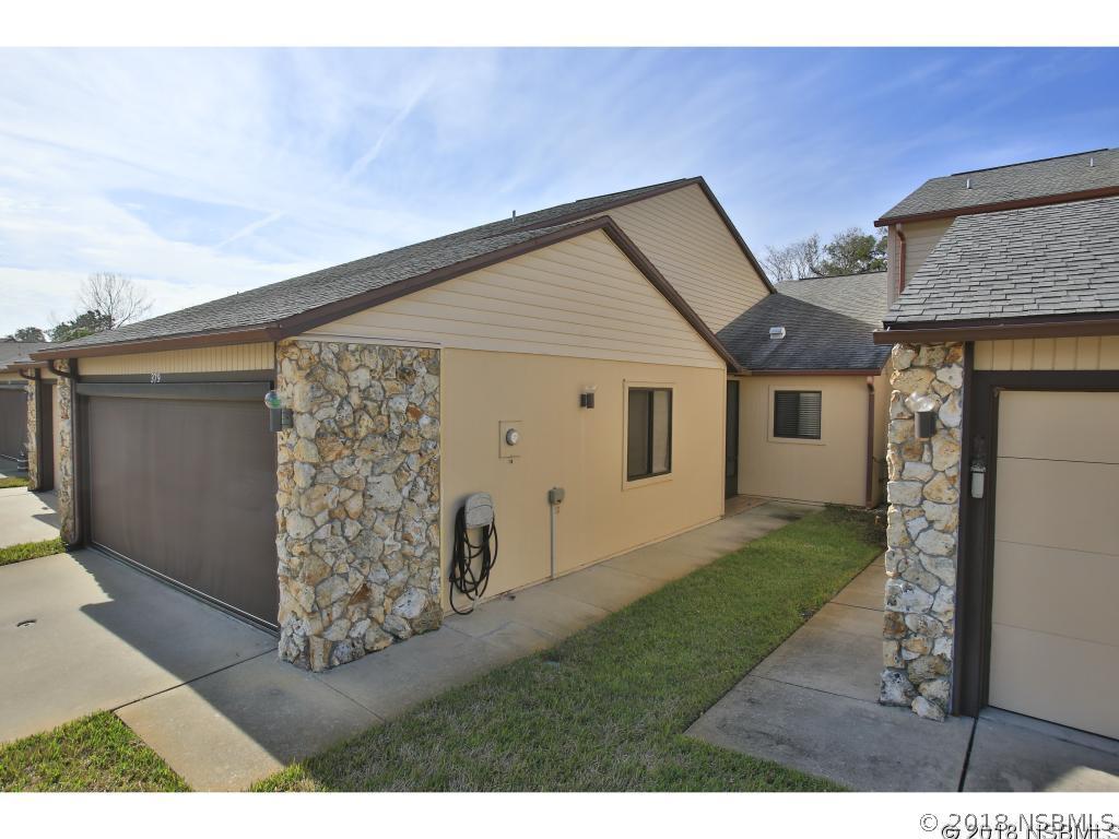 379 Castlewood Ln., New Smyrna Beach, FL 32168