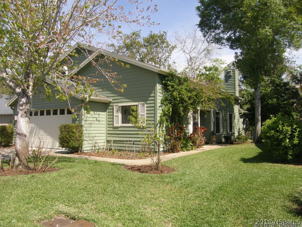 724 Pine Shores Cir., New Smyrna Beach, FL 32168