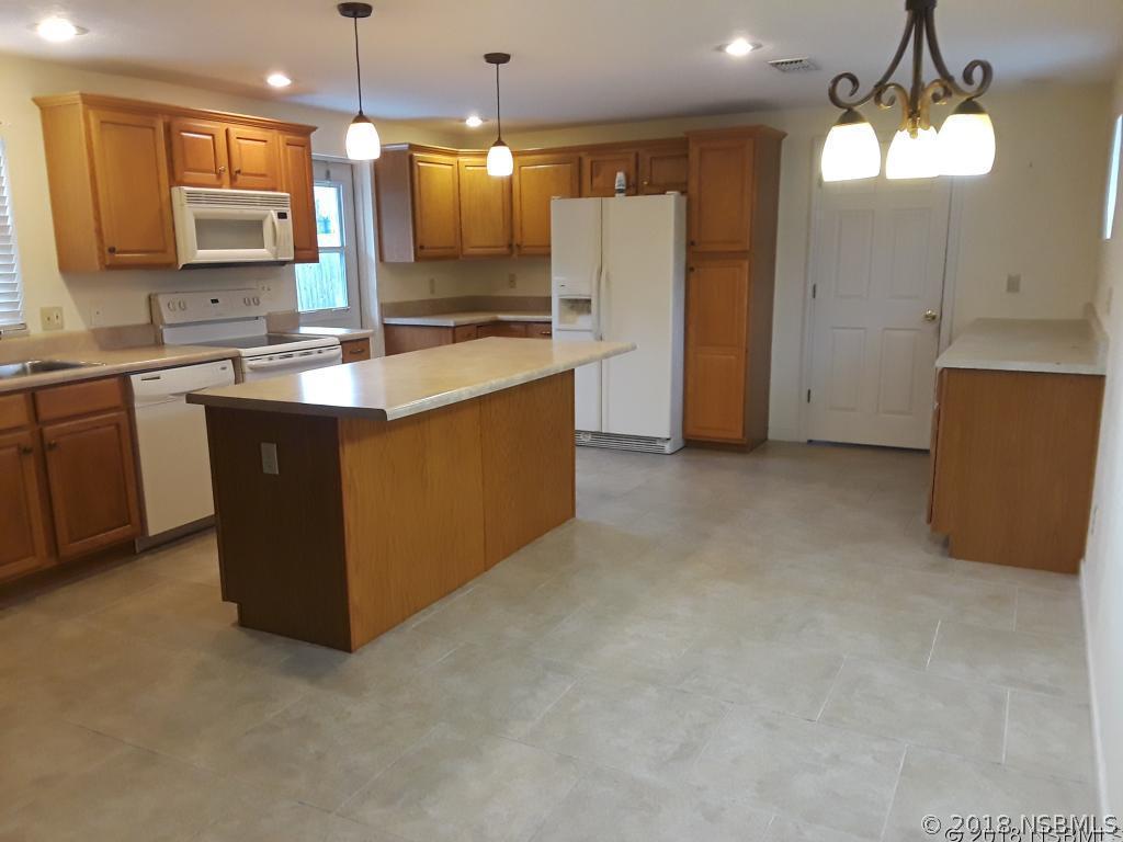 25 Silver Cir., Edgewater, FL 32141