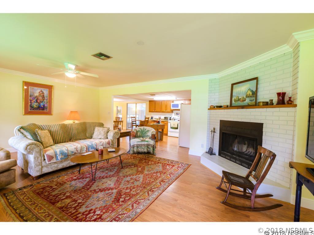 55746 Carl St., Astor, FL 32102