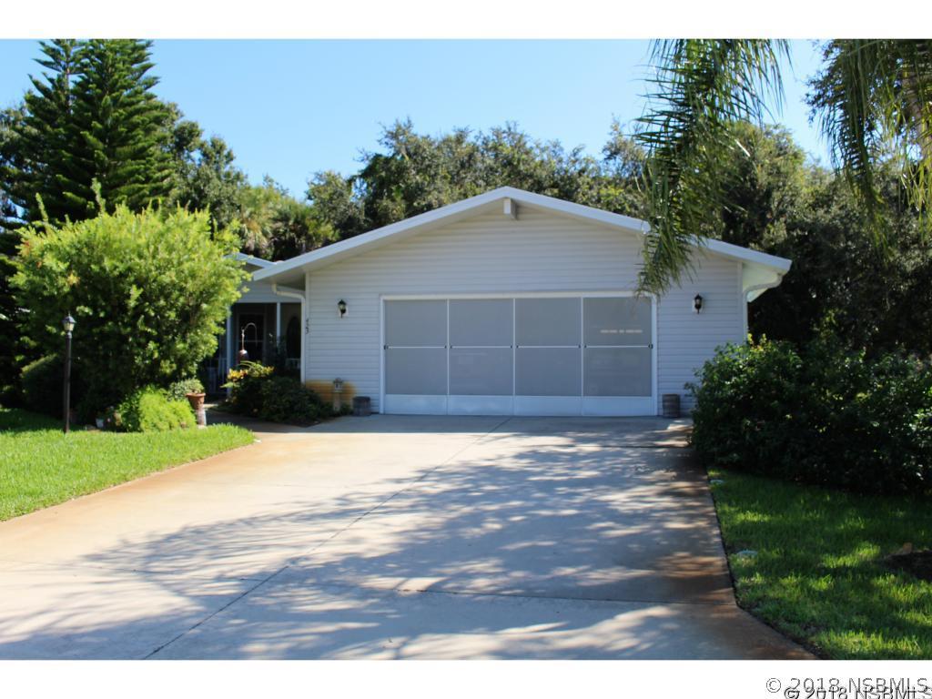 423 Sioux Blvd., Oak Hill, FL 32759