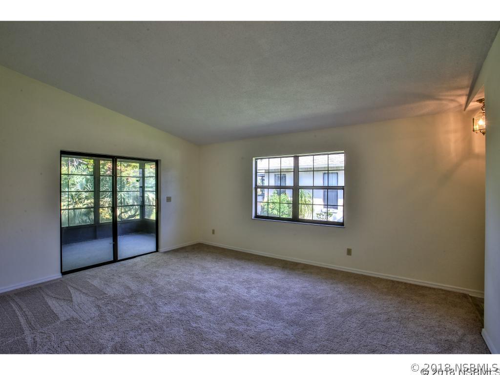 131 Shangri Lane Cir., Edgewater, FL 32132