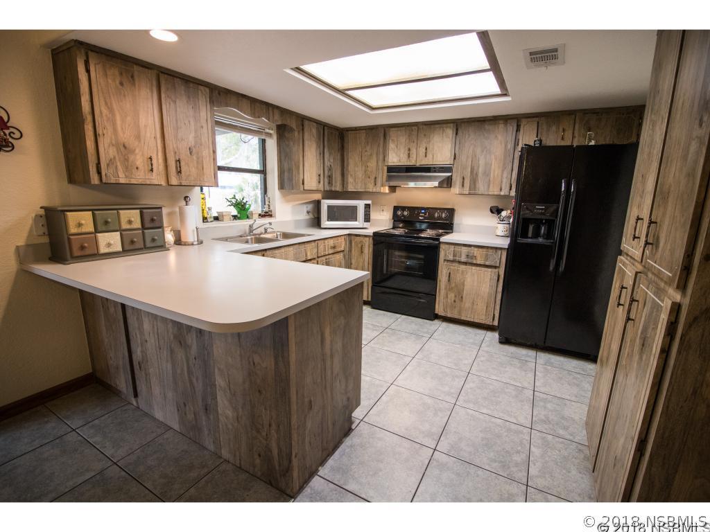2326 Pine Tree Dr., Edgewater, FL 32141