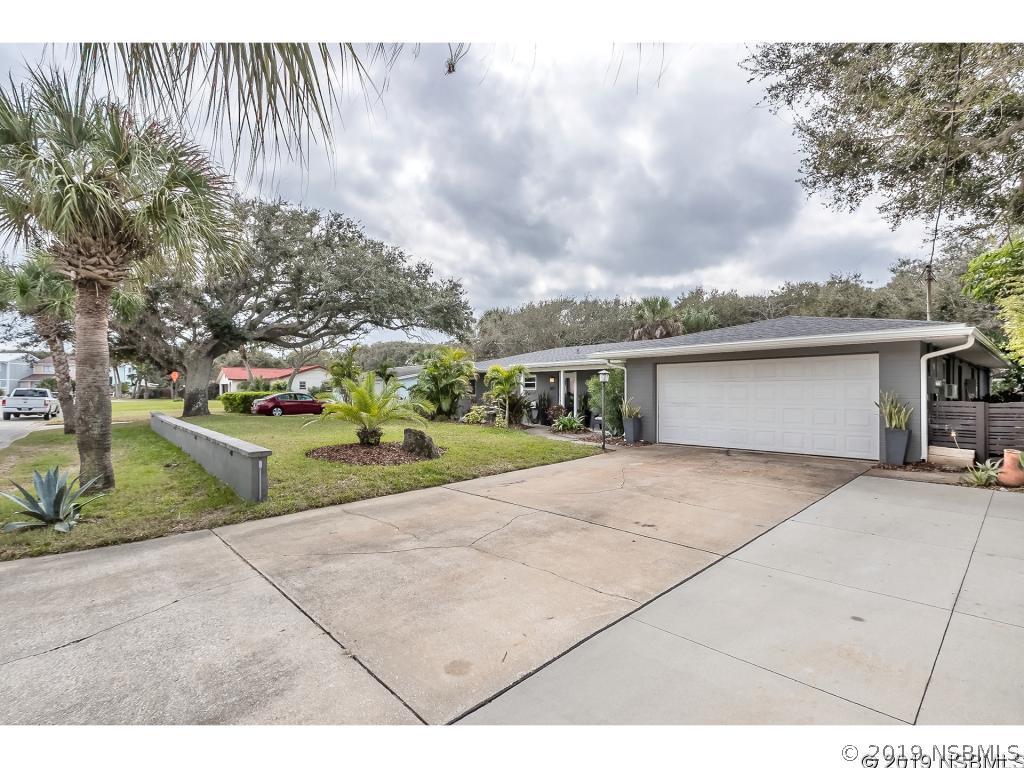 821 Oakview Dr., New Smyrna Beach, FL 32169