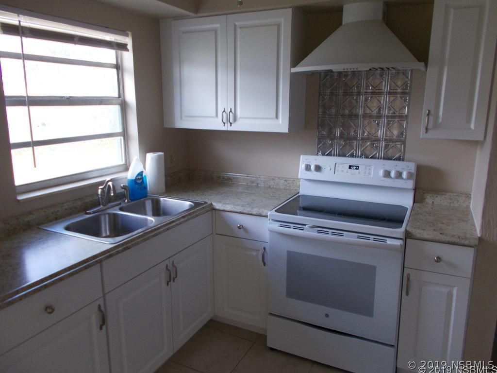 131 Wildwood Ave., Edgewater, FL 32132