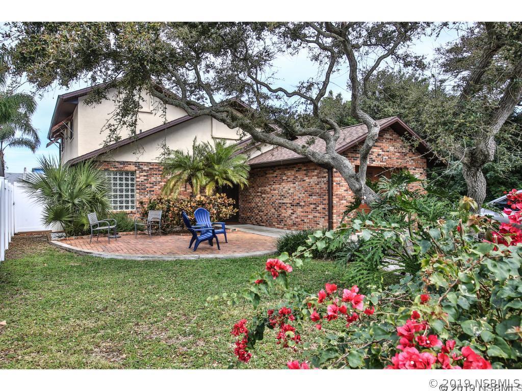 424 Cedar Ave., New Smyrna Beach, FL 32169