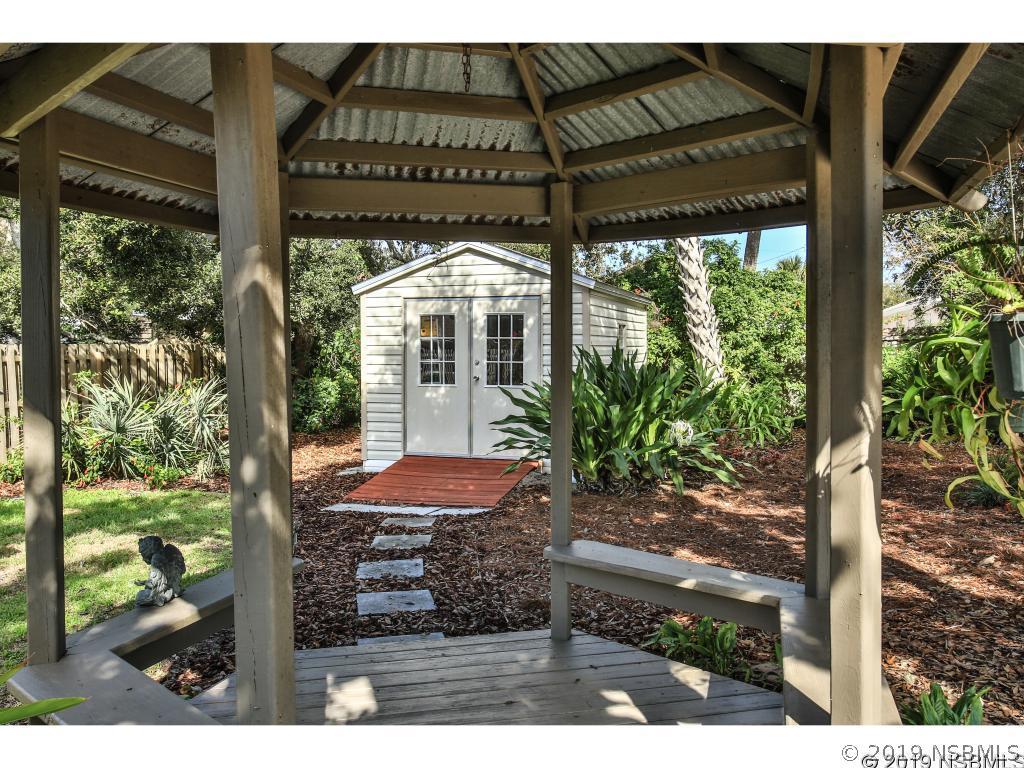 828 E 13th Ave., New Smyrna Beach, FL 32169