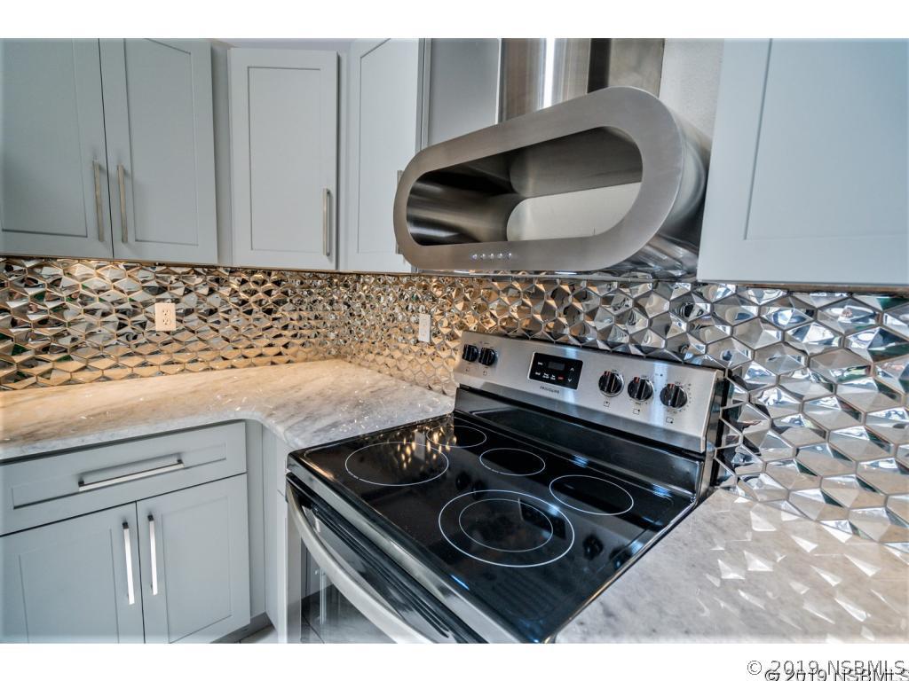 242 Meadow Lake Dr., Edgewater, FL 32141