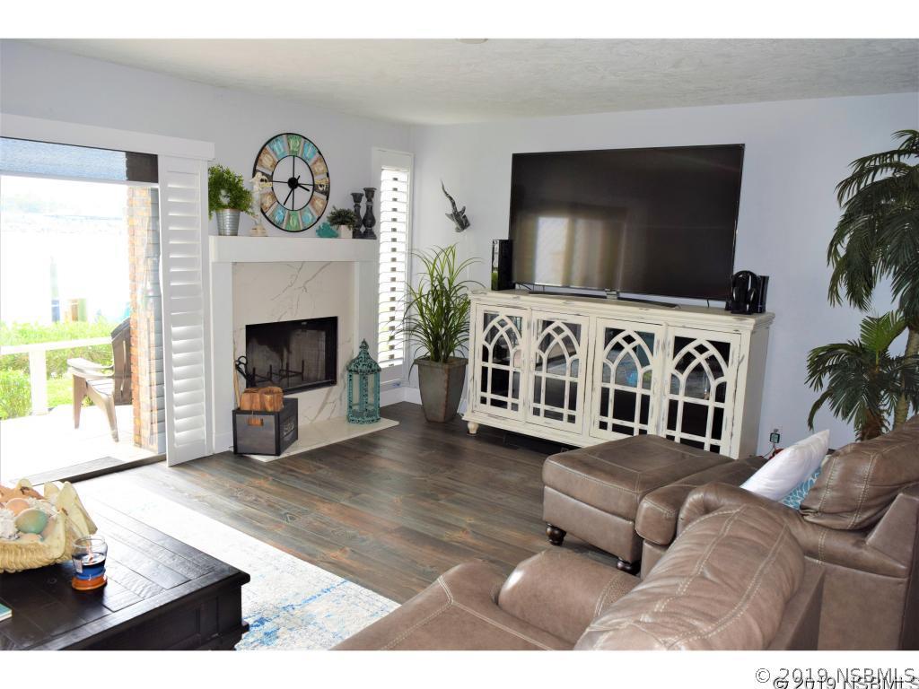 172 Breezeway Ct., New Smyrna Beach, FL 32169