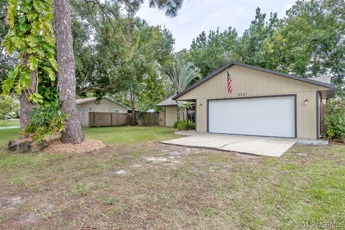 3227 Umbrella Tree Dr., Edgewater, FL 32141