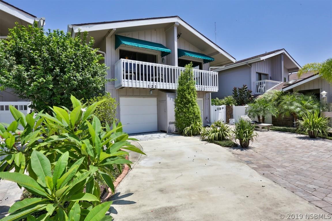 121 Lagoon Ct., New Smyrna Beach, FL 32169