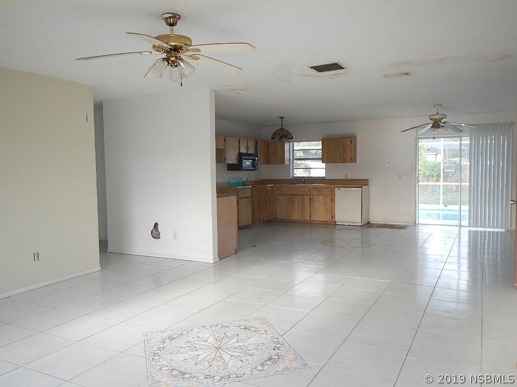 1805 Date Palm Dr., Edgewater, FL 32132