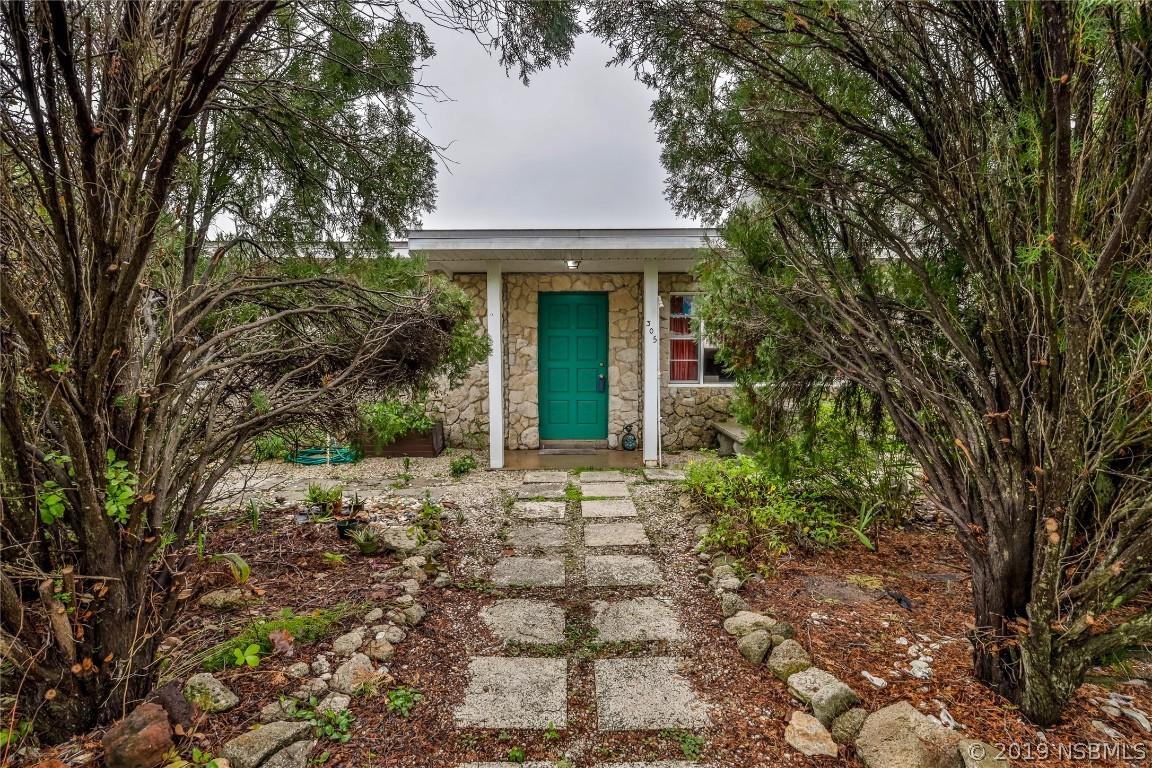 305 Cortez St., New Smyrna Beach, FL 32169