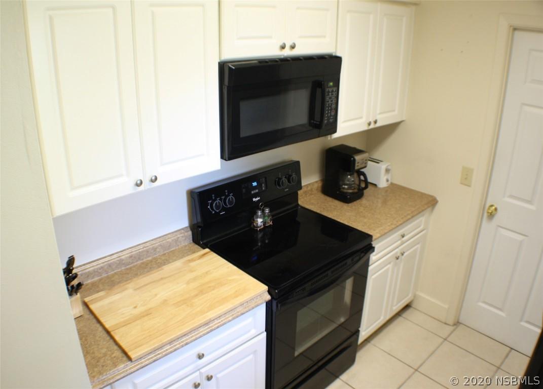 2021 Pine Tree Dr., Edgewater, FL 32141