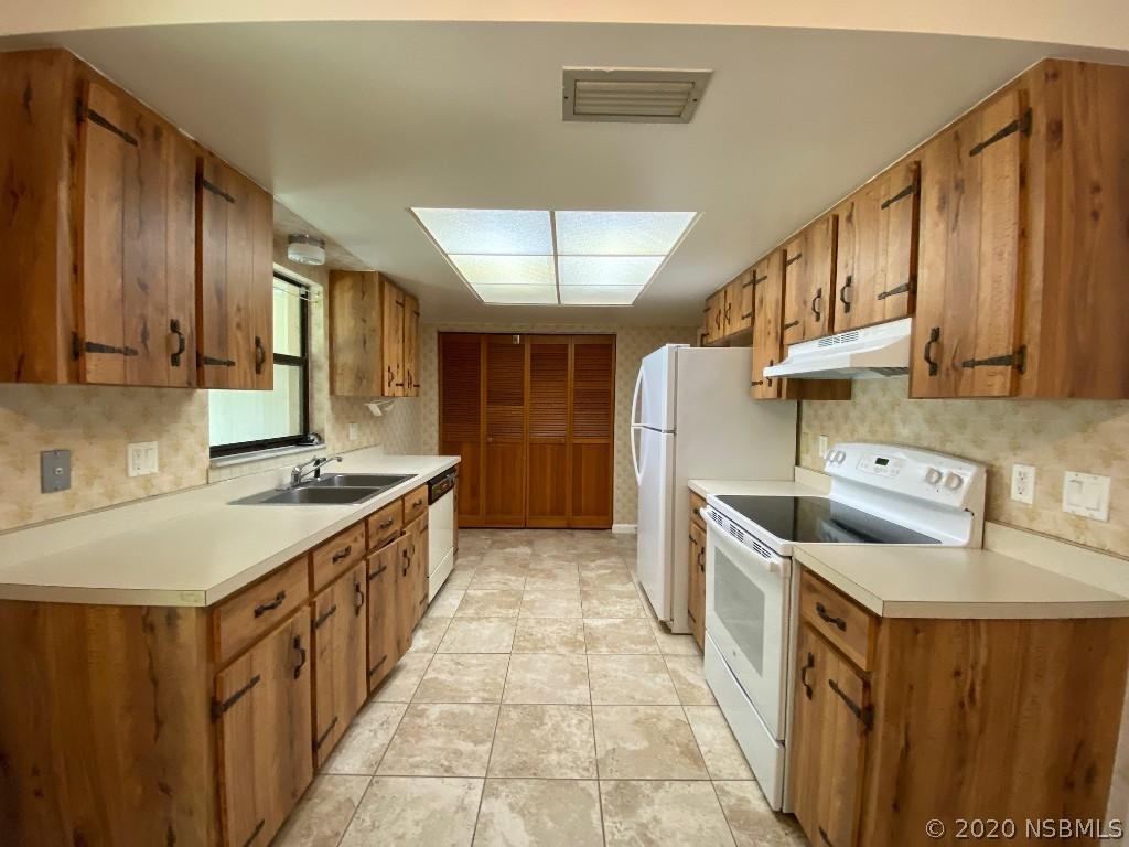 6 Kingfisher Ln., Edgewater, FL 32142