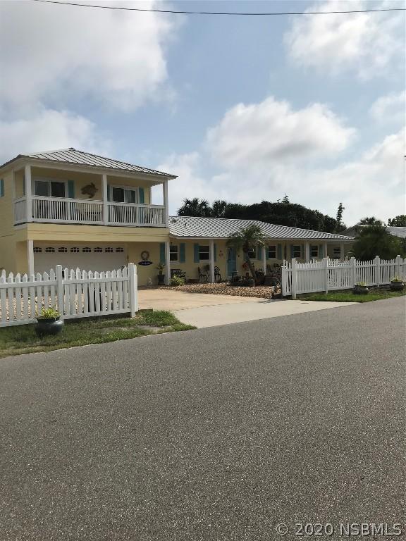 710 Oakwood Ave., New Smyrna Beach, FL 32169