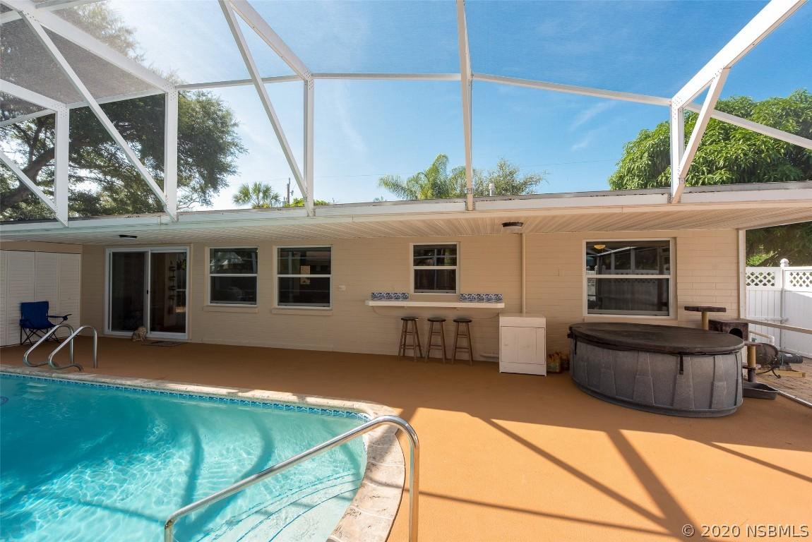 806 Oakview Dr., New Smyrna Beach, FL 32169