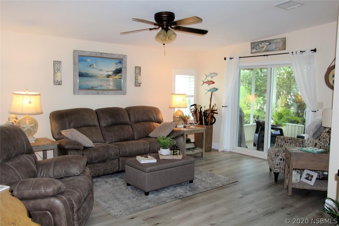 442 Sioux Blvd., Oak Hill, FL 32759