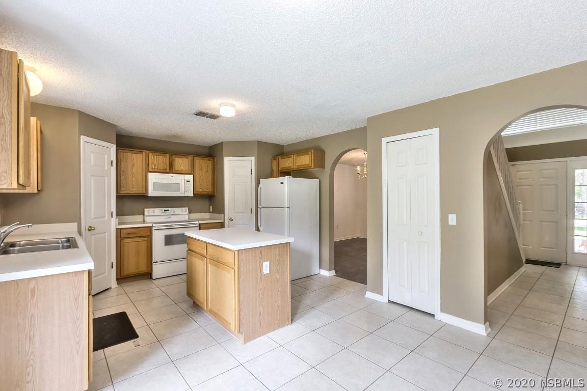 3024 Lime Tree Dr., Edgewater, FL 32141