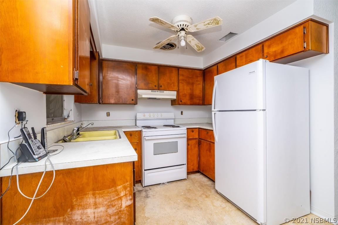 8 Swan Ave., New Smyrna Beach, FL 32168