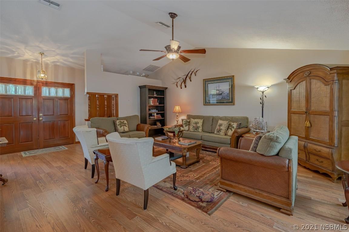 215 Meadow Lake Dr., Edgewater, FL 32141