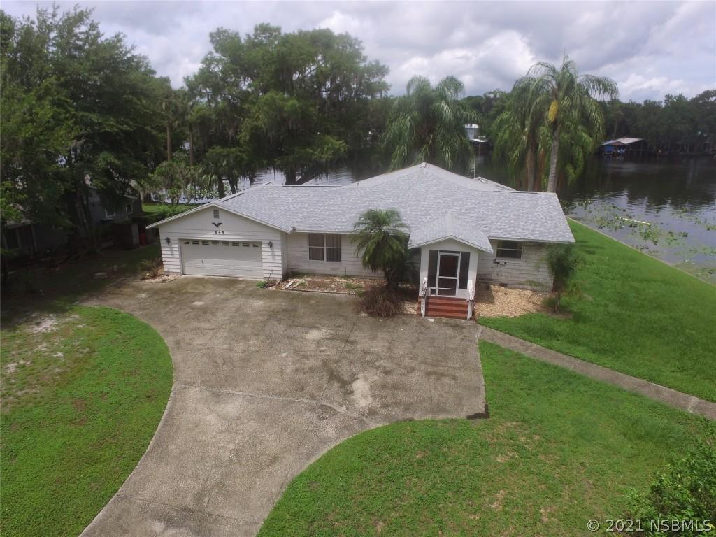 1645 Spring Garden Dr., Astor, FL 32102
