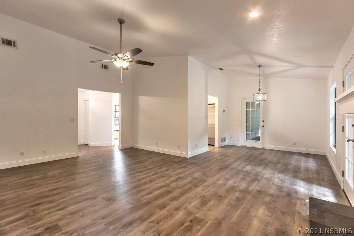 2216 Live Oak Dr., New Smyrna Beach, FL 32168