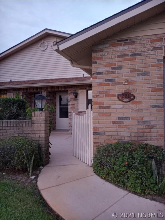 221 Shangri Lane Cir., Edgewater, FL 32132