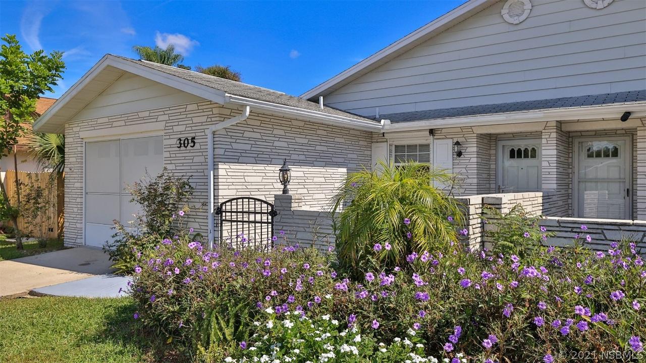305 Paradise Ln., Edgewater, FL 32132