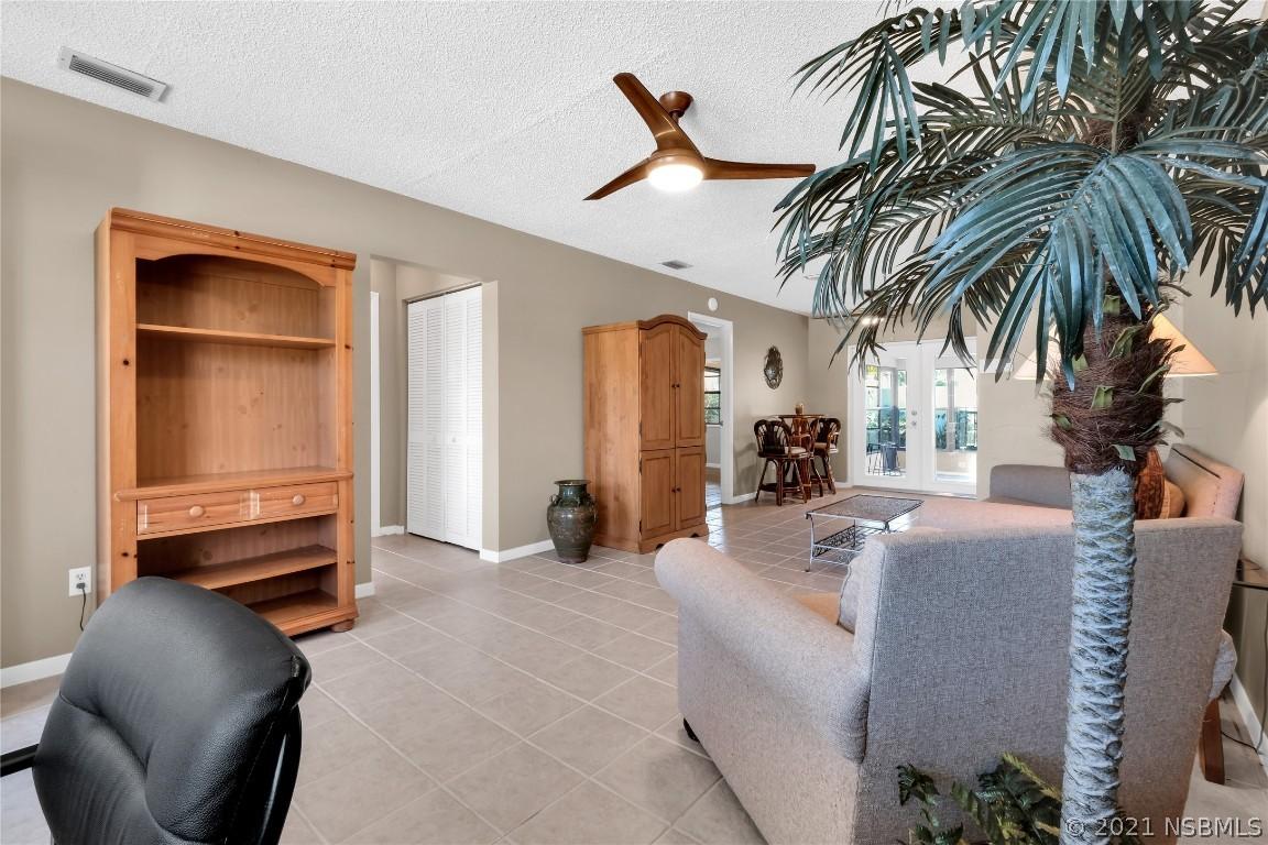 10 Blue Heron Dr., Edgewater, FL 32141