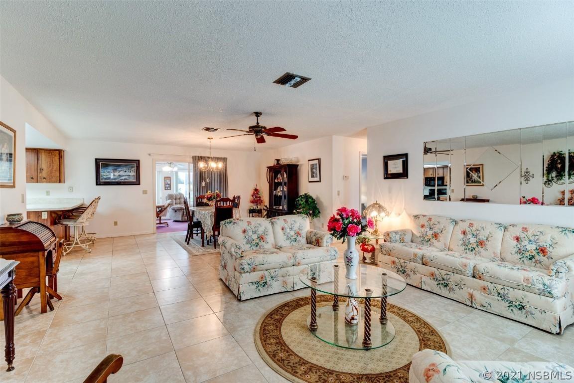 1811 Date Palm Dr., Edgewater, FL 32132