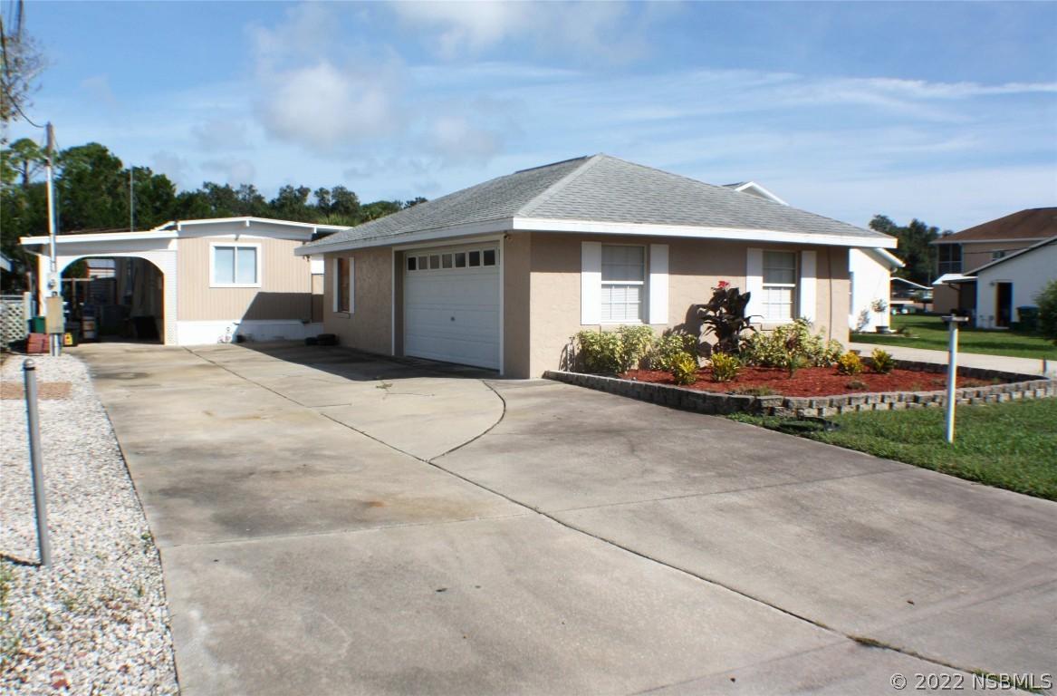 192 Randle Ave., Oak Hill, FL 32759