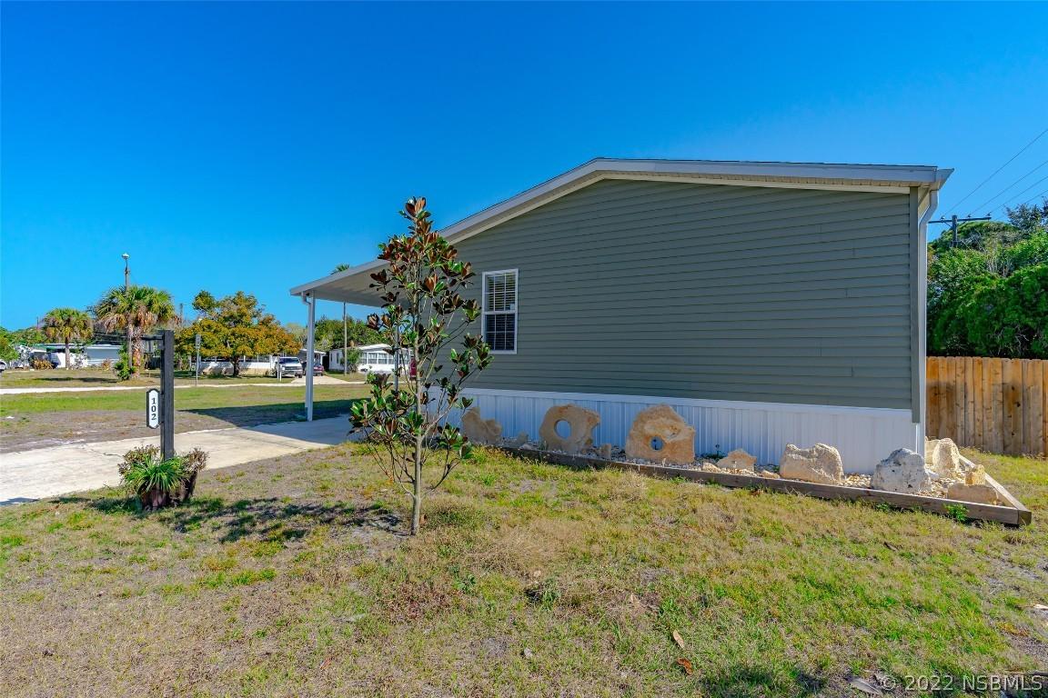 102 Ash St., Edgewater, FL 32141