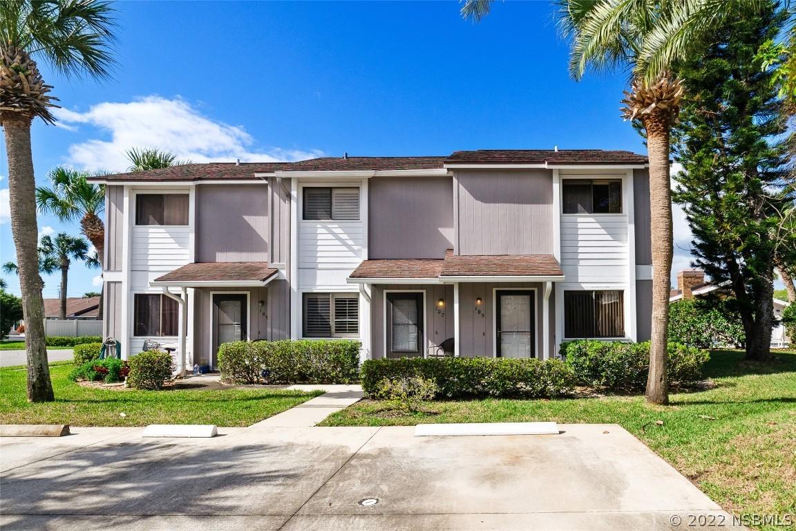 105 Lagoon Ct., New Smyrna Beach, FL 32169