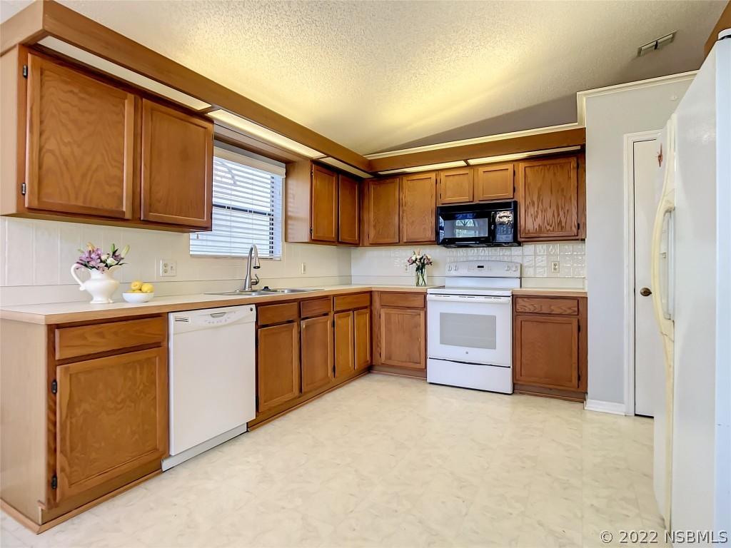 822 Pine Shores Cir., New Smyrna Beach, FL 32168