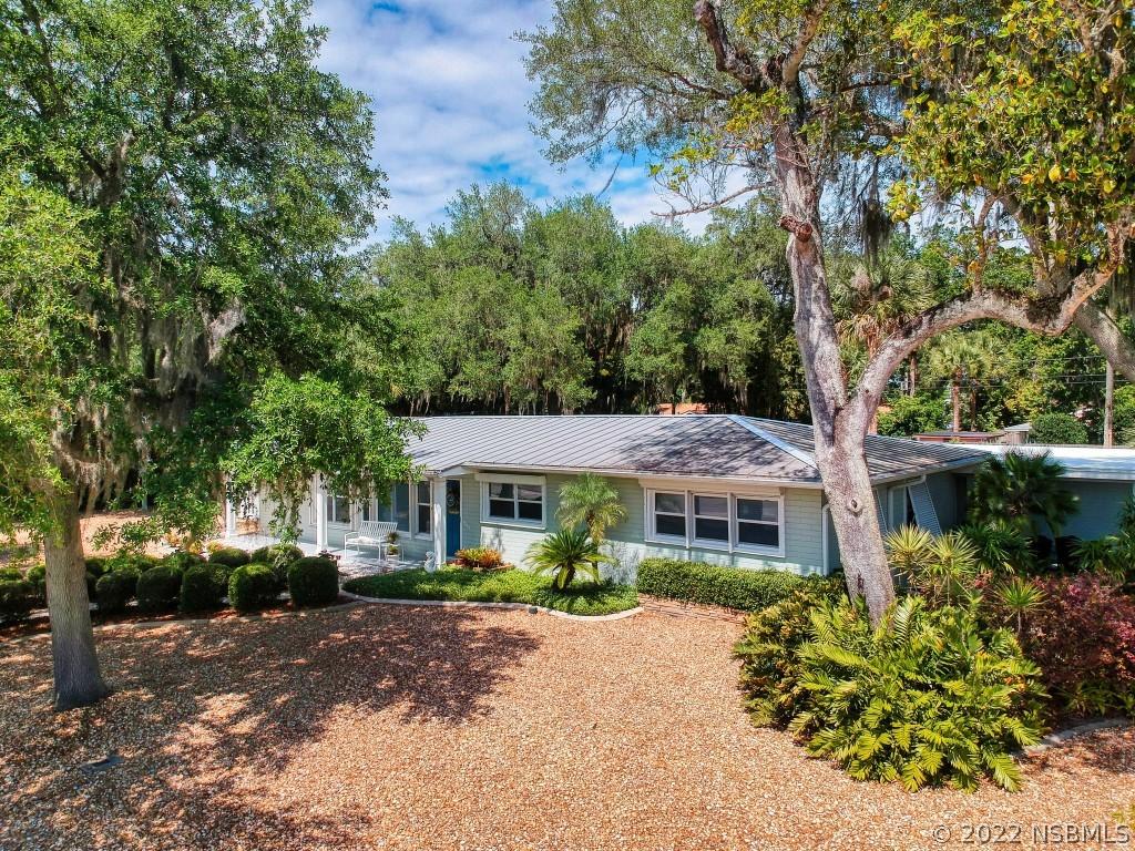 1423 Live Oak St., New Smyrna Beach, FL 32168