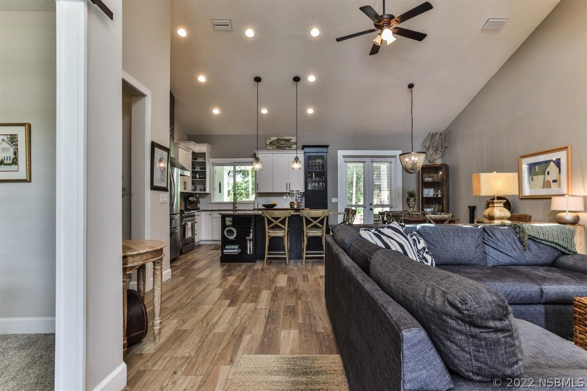 812 S Cooper St., New Smyrna Beach, FL 32169